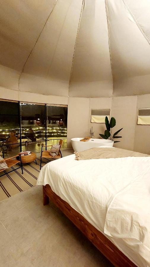 Badīyah Starry Domes Desert Camp מראה חיצוני תמונה